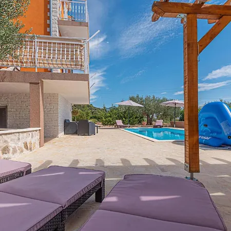 Two-bedroom In Lejlighed Šibenik