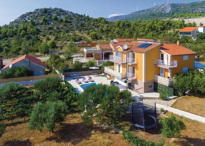 Two-bedroom In Σίμπενικ