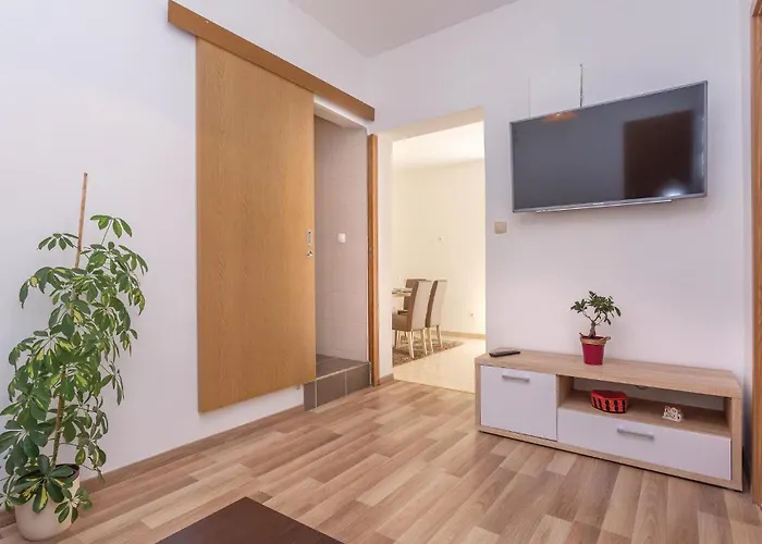 Two-bedroom In Σίμπενικ